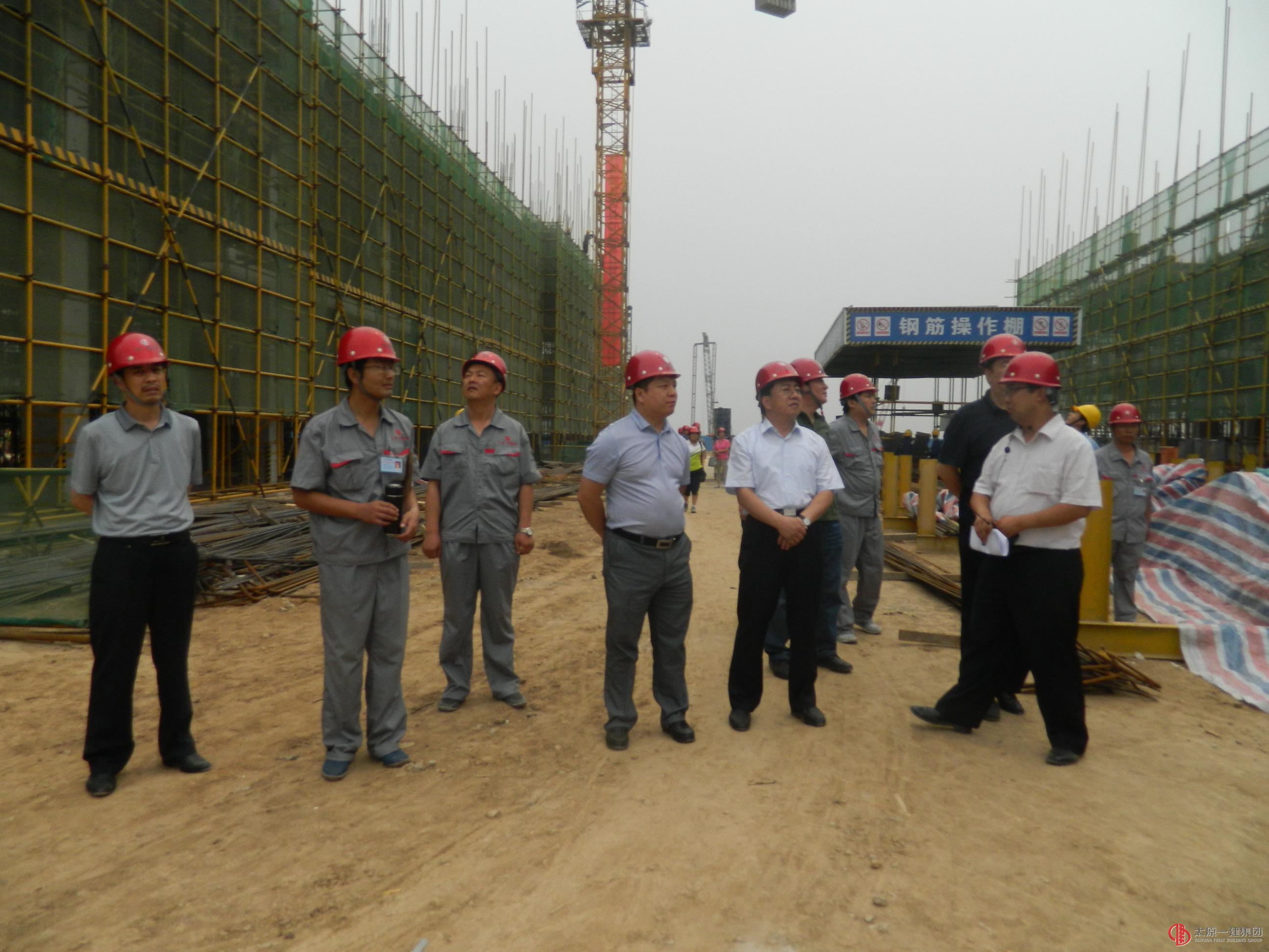 集团公司王董事长带队观摩三分公司承建的电机厂项目