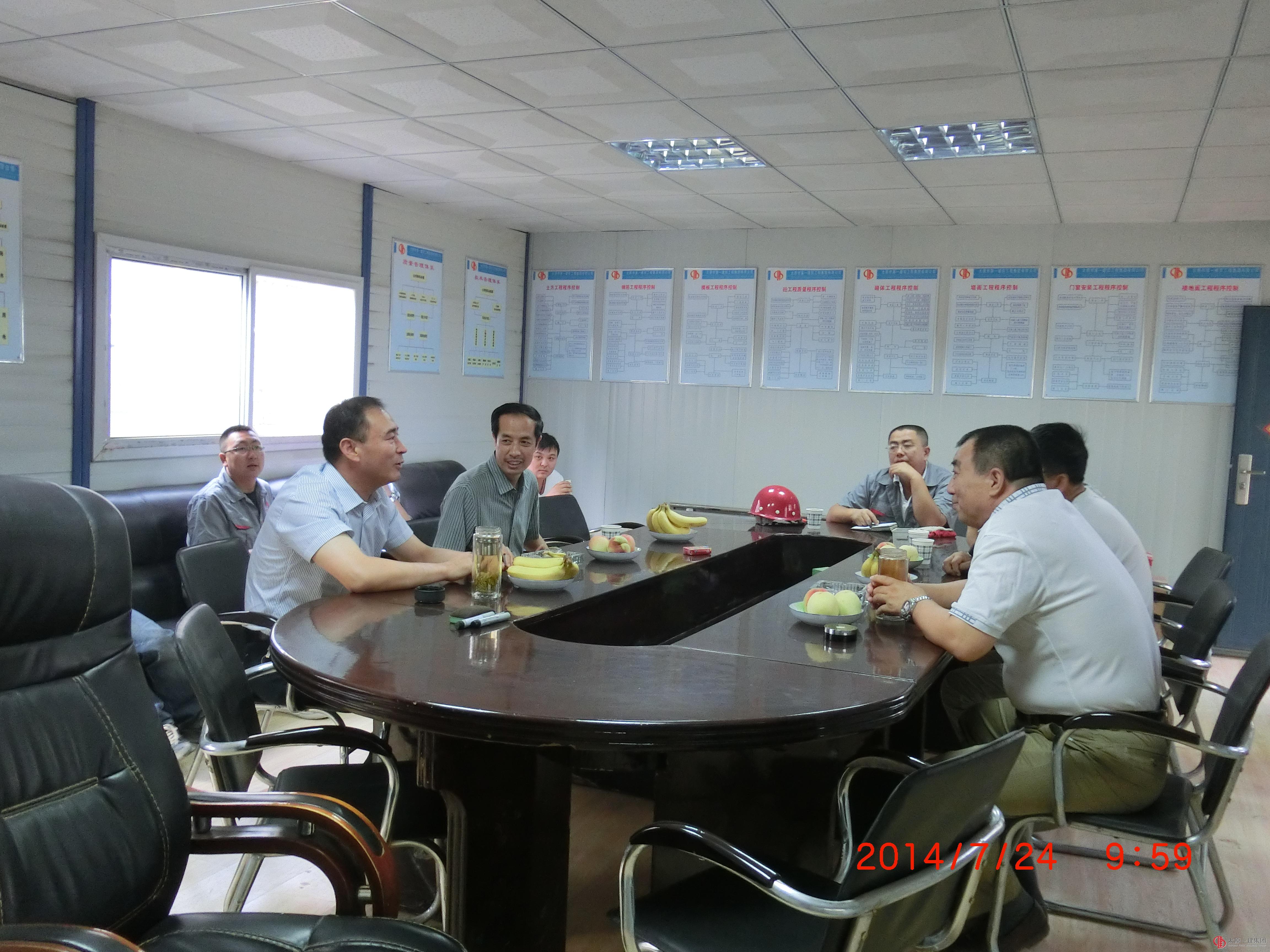 酷暑中的慰问 关怀备至 鼓舞人心