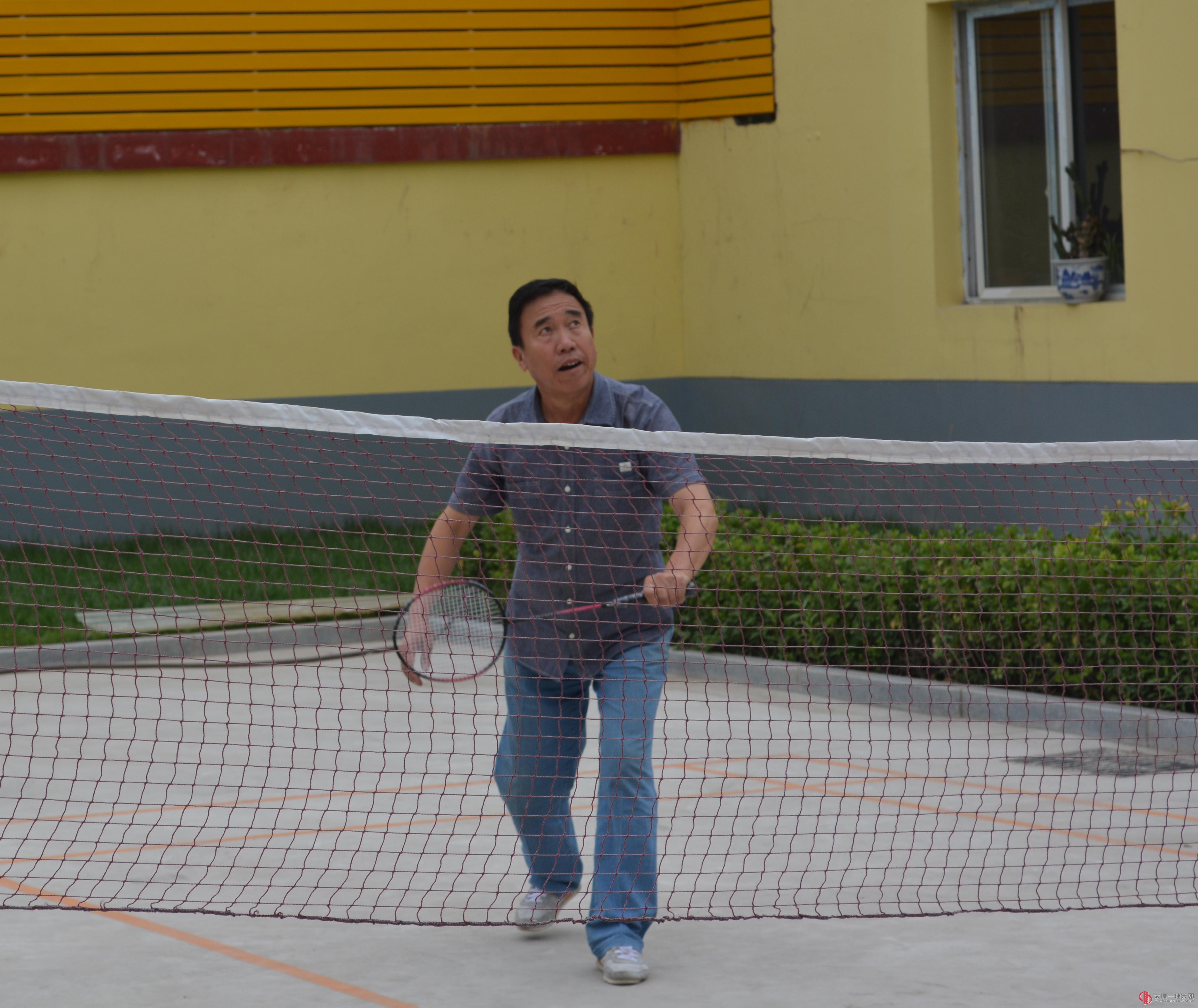 经营公司工会开展乒乓球、羽毛球体育活动