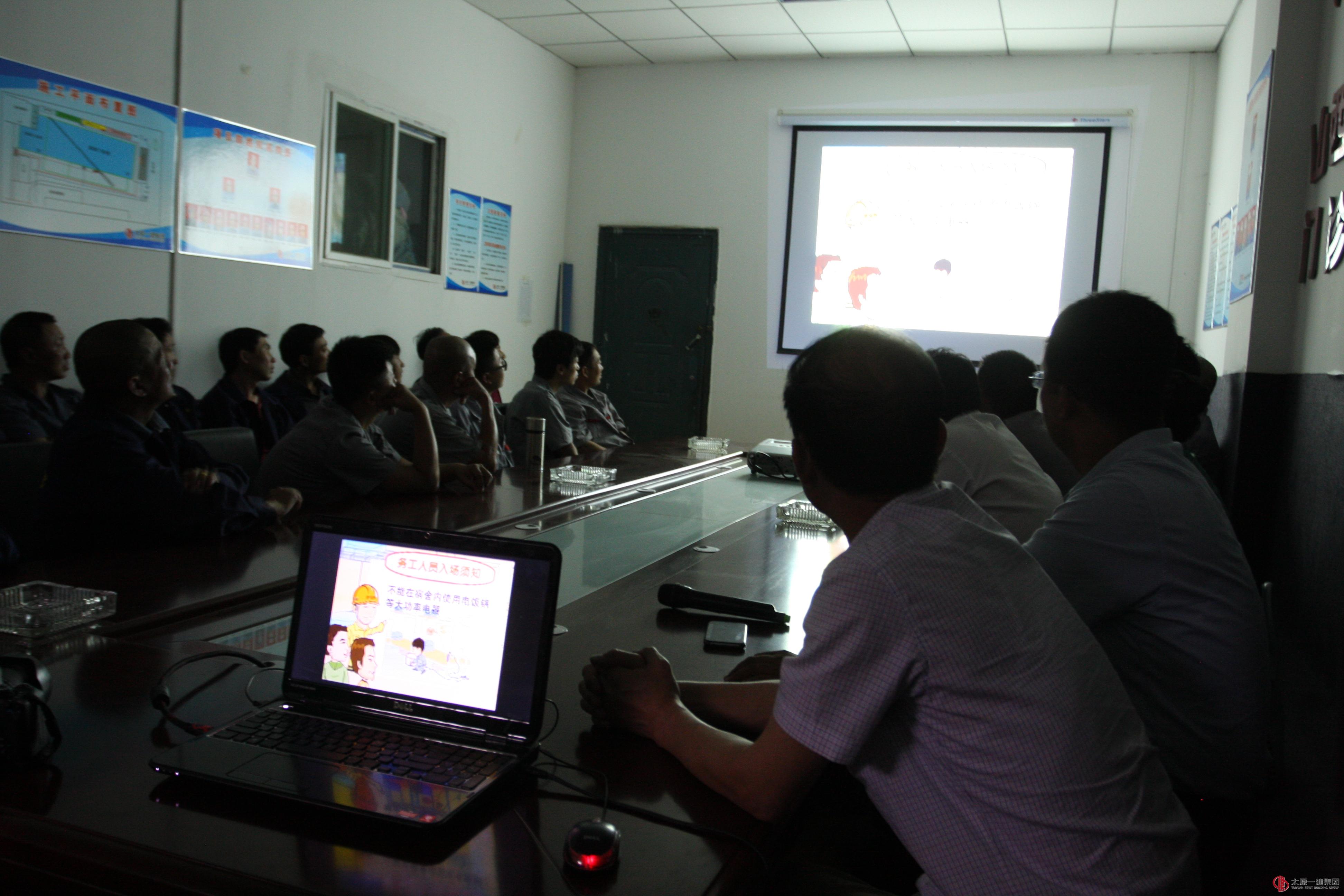 太原市建筑业协会送《安全警示教育片》下基层活动