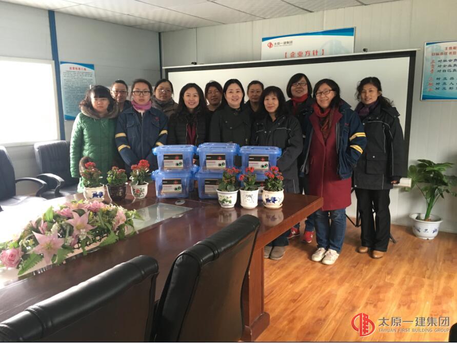 八分公司庆三八座谈会