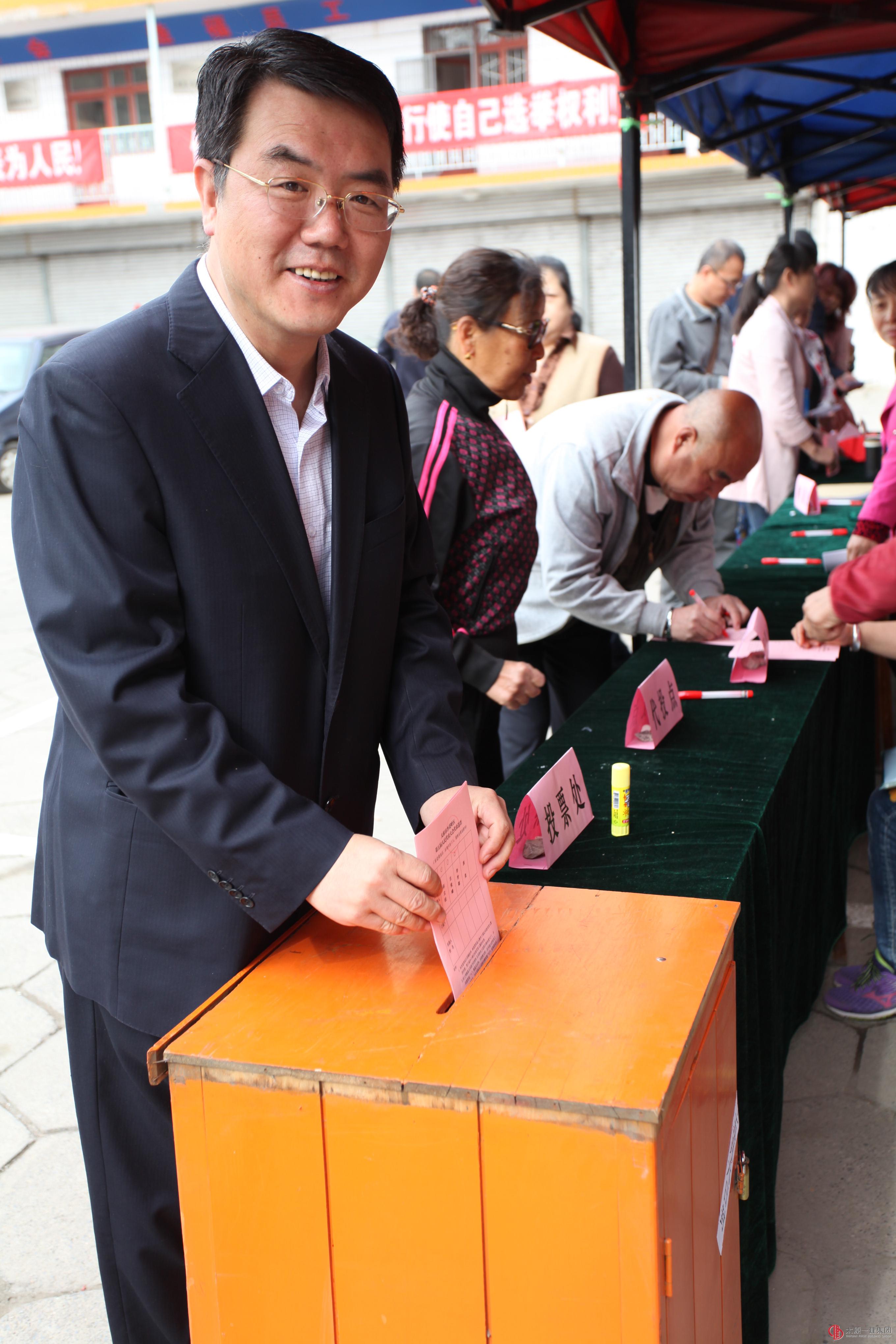 集团公司总经理李世雄当选区人大代表