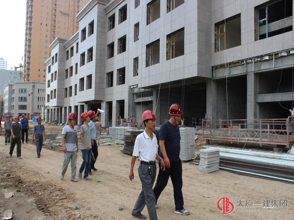 集团公司总工路志旭带队检查组对我三分公司承建的吕梁市方山县大武镇城市棚户区改造永安苑项目进行检查指导