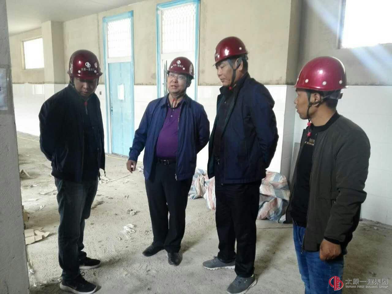 双节慰问到工地   组织关怀暖心头