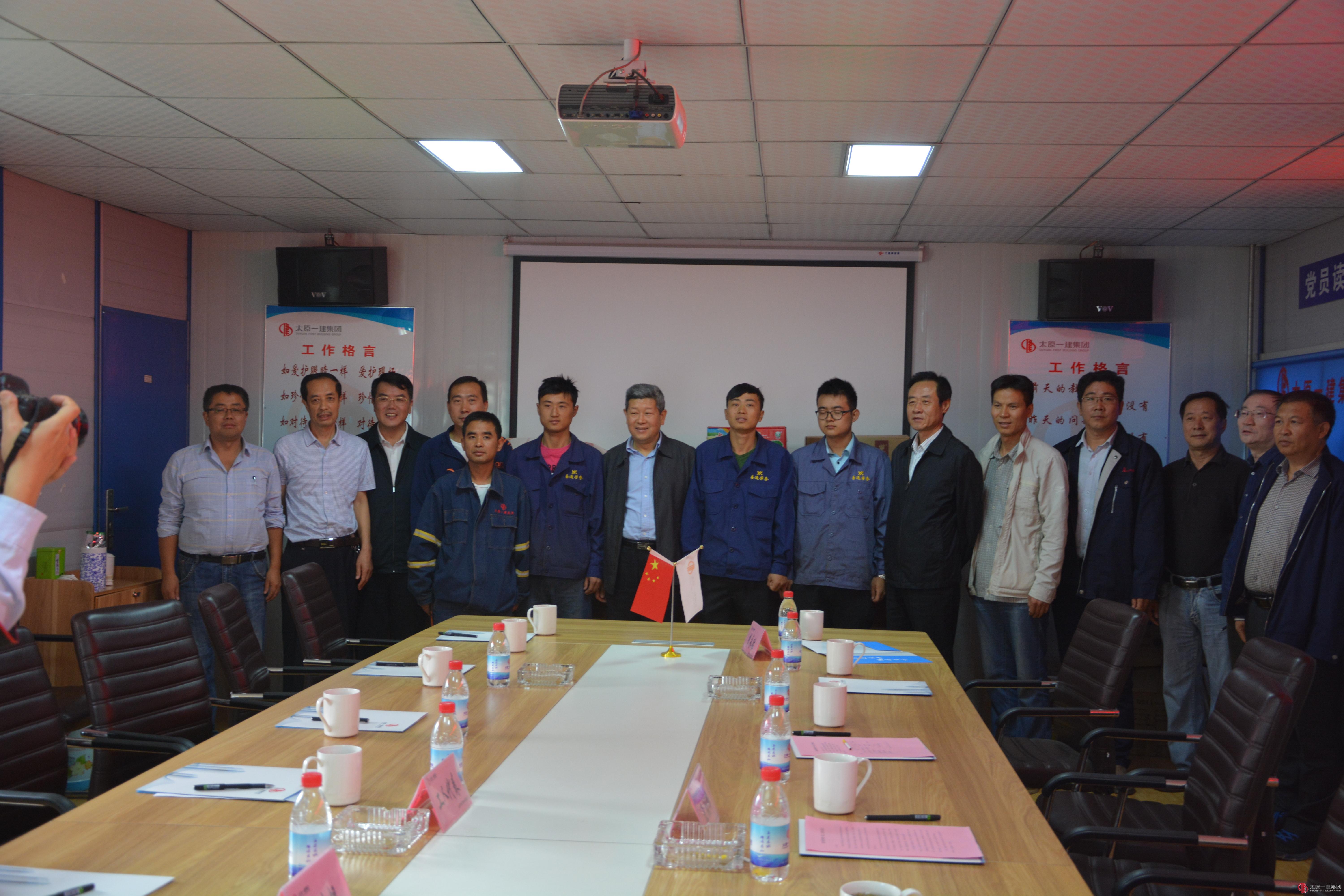 两节慰问暖人心 国庆中秋呈祥和