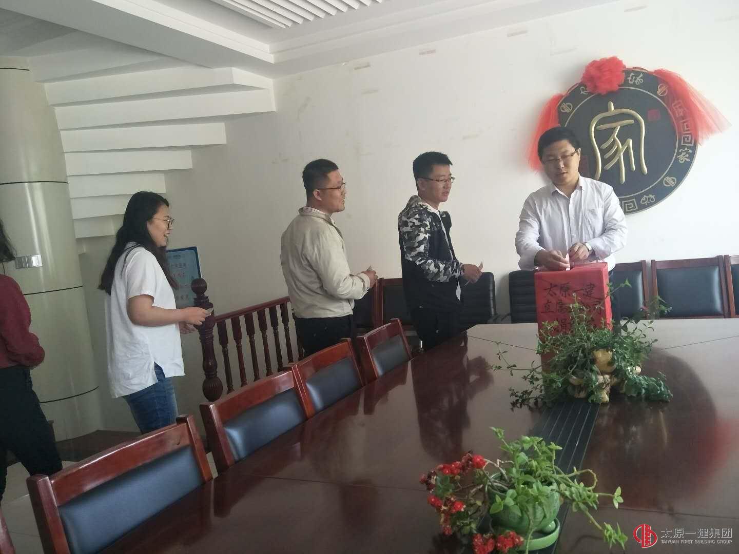 奉献爱心，传递温暖